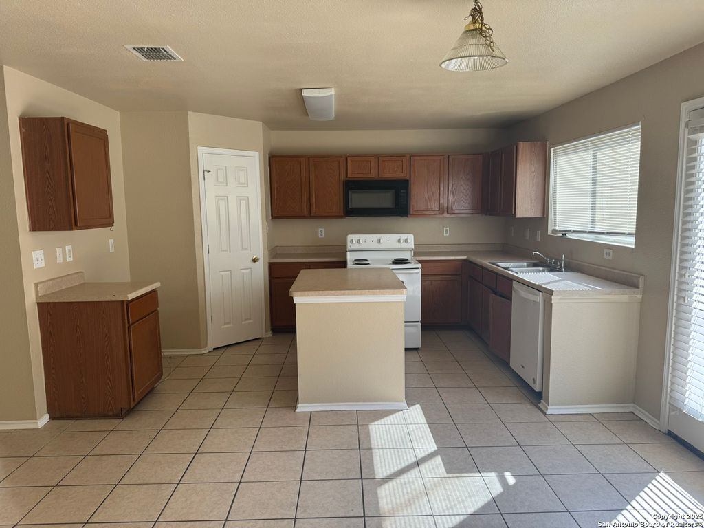Photo of 2619 Gato Del Sol, San Antonio, TX 78245 (MLS # 1915601)
