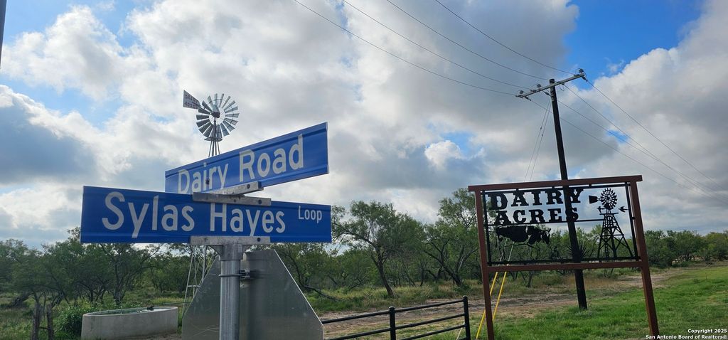 Photo of 112 Sylas Hayes, Pleasanton, TX 78064 (MLS # 1872319)