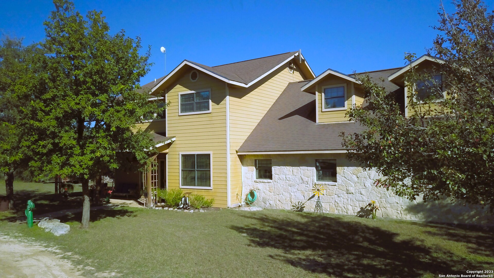 3245 FM 470