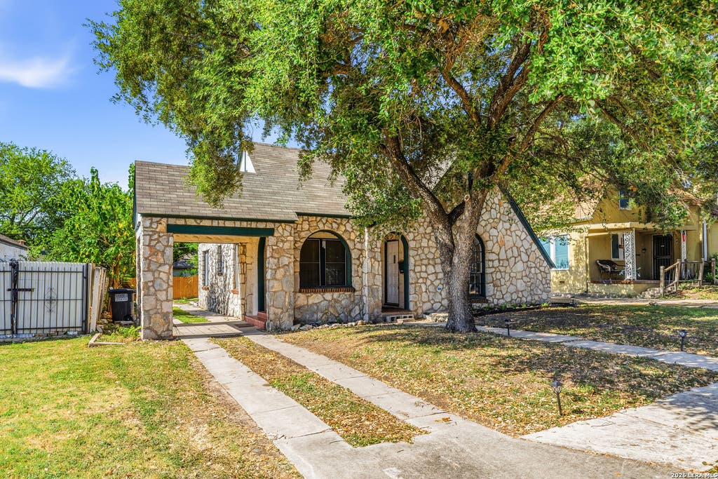 Photo of 1326 FULTON AVE, San Antonio, TX 78201 (MLS # 2008749)