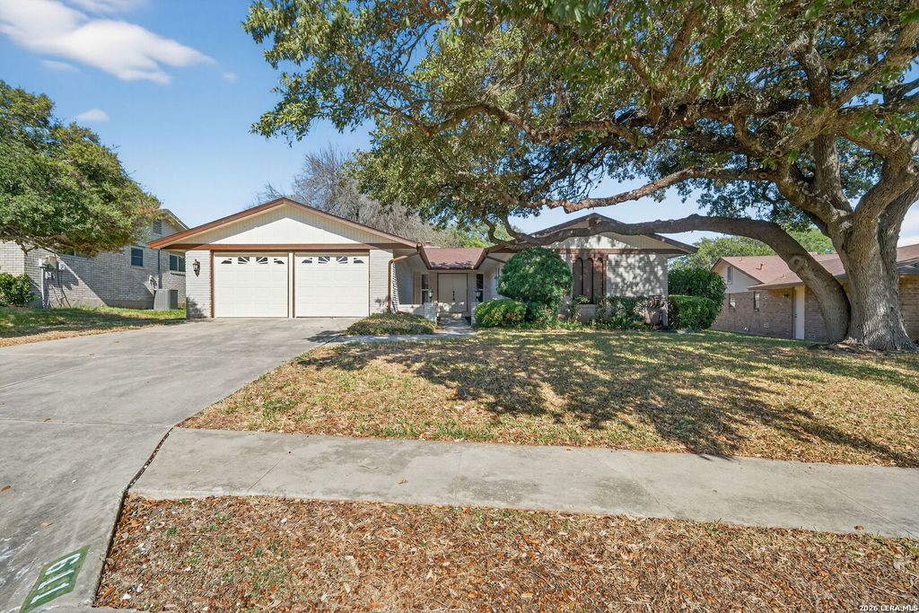 Photo of 611 Amistad Blvd, Universal City, TX 78148 (MLS # 1944693)