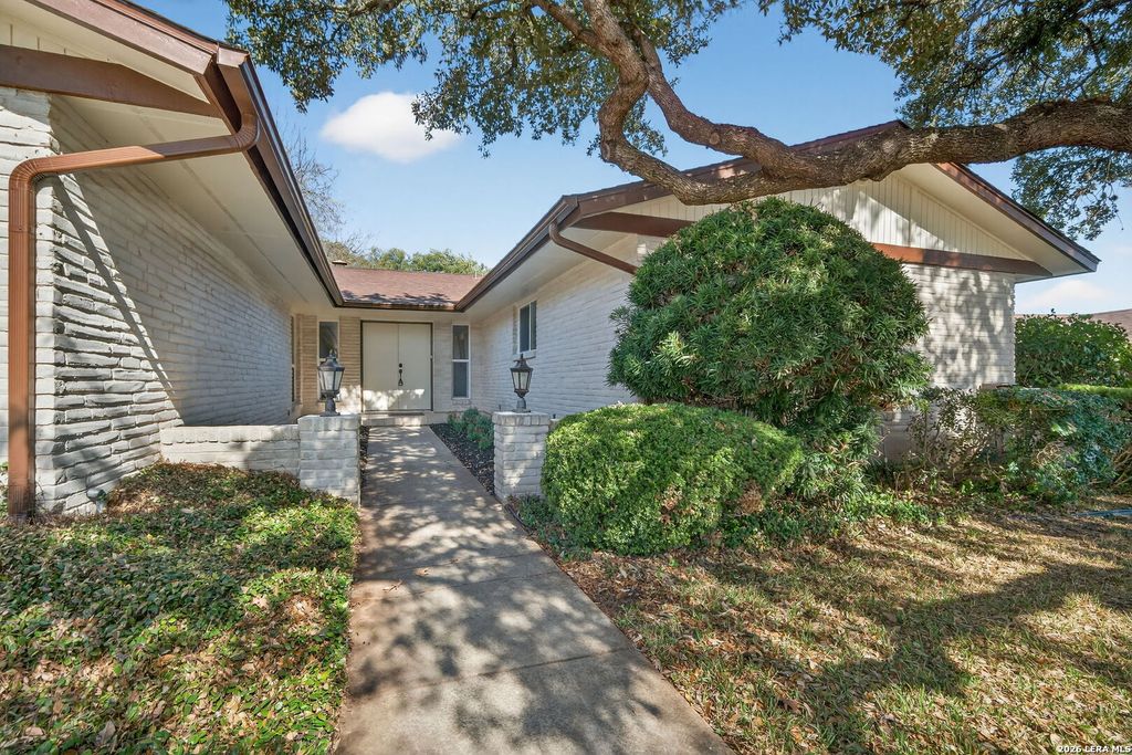 Photo of 611 Amistad Blvd, Universal City, TX 78148 (MLS # 1944693)