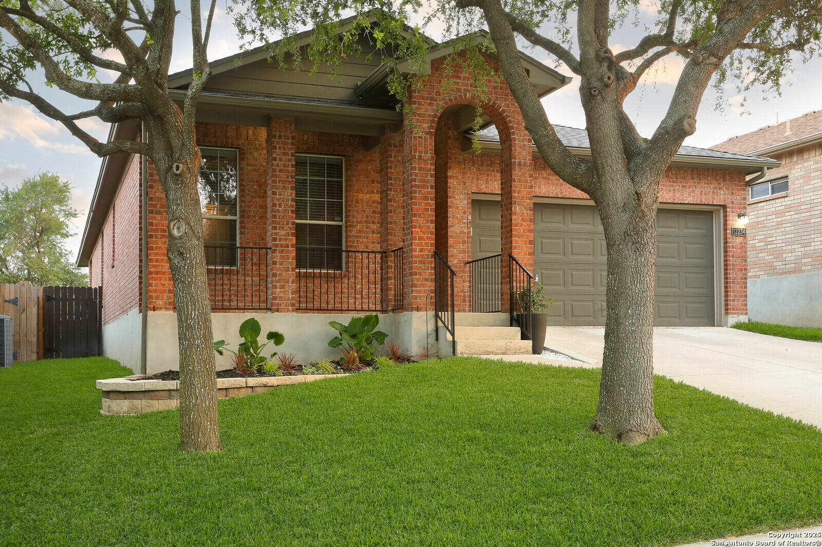 12234 Redbud Leaf