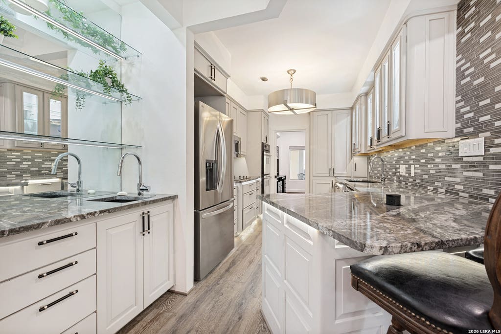Photo of 701 N St Marys unit 16 16, San Antonio, TX 78205 (MLS # 2008139)