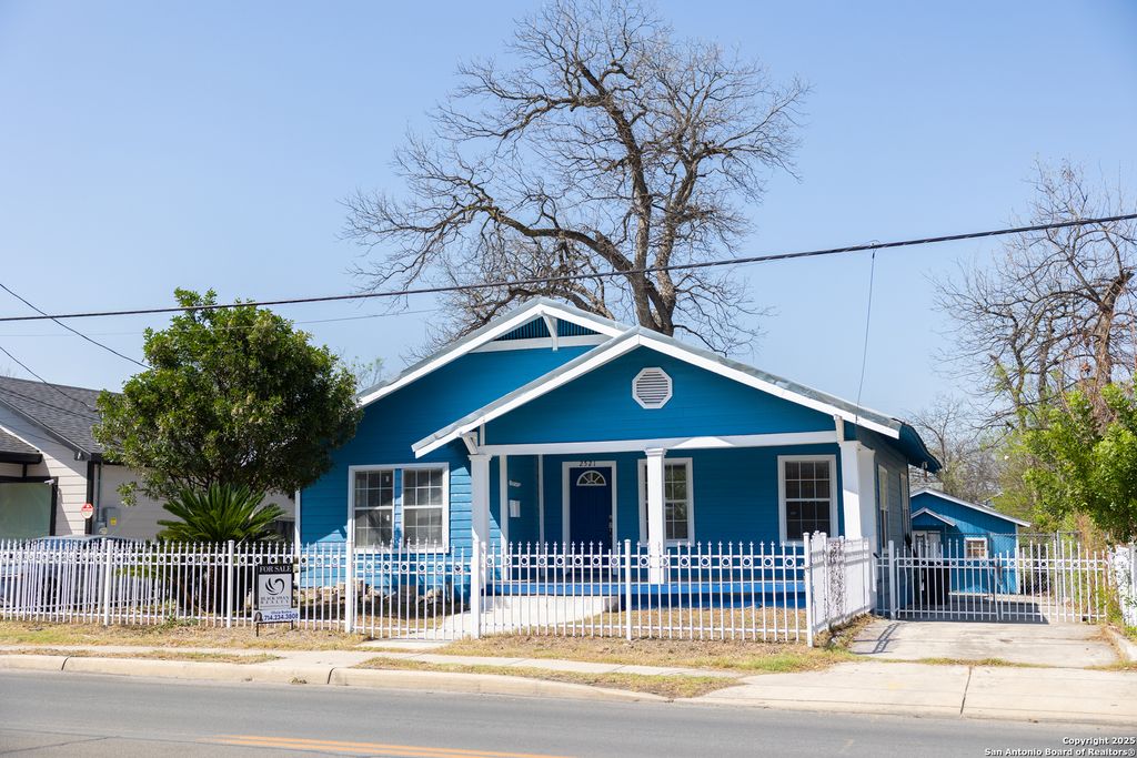 Photo of 2521 E Houston St 1, San Antonio, TX 78202 (MLS # 1921092)