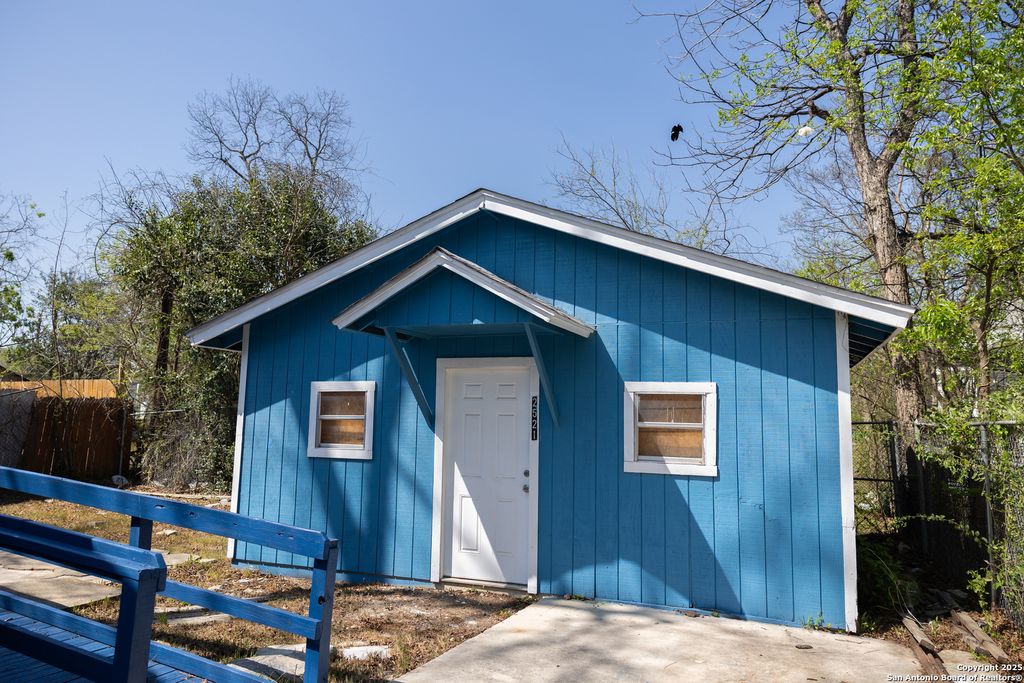 Photo of 2521 E Houston St 1, San Antonio, TX 78202 (MLS # 1921092)