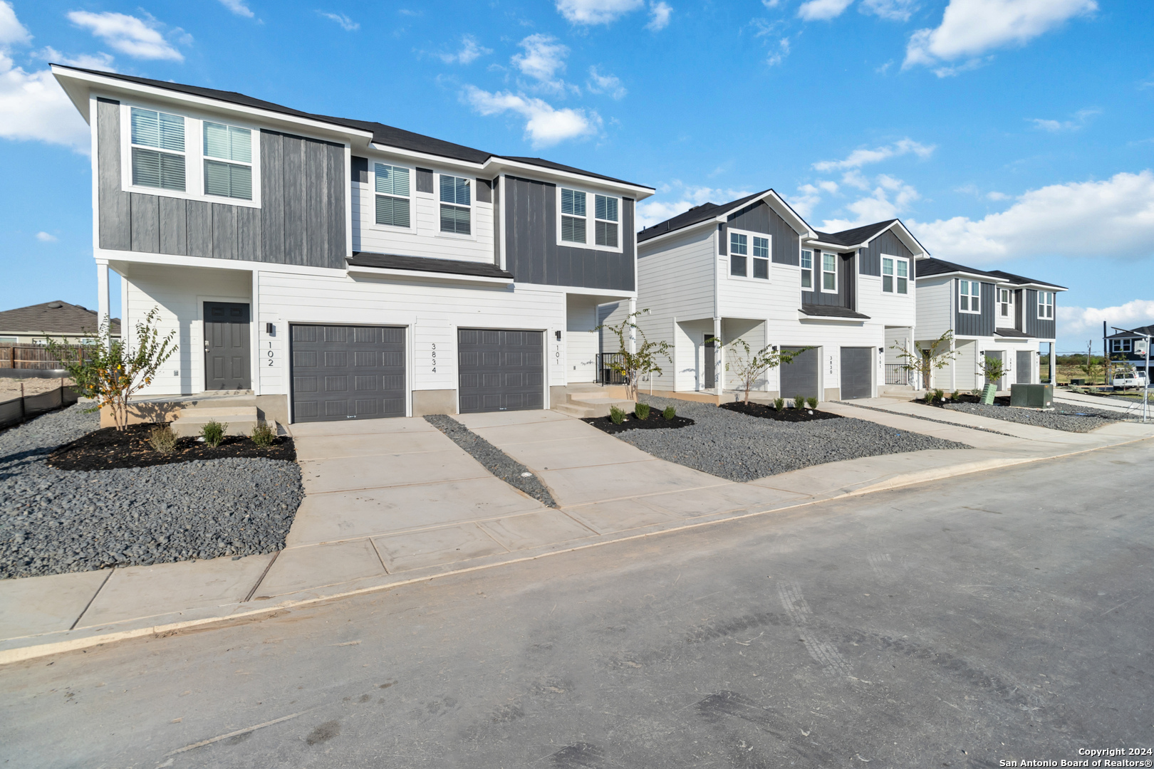 3915 Abbott Pass