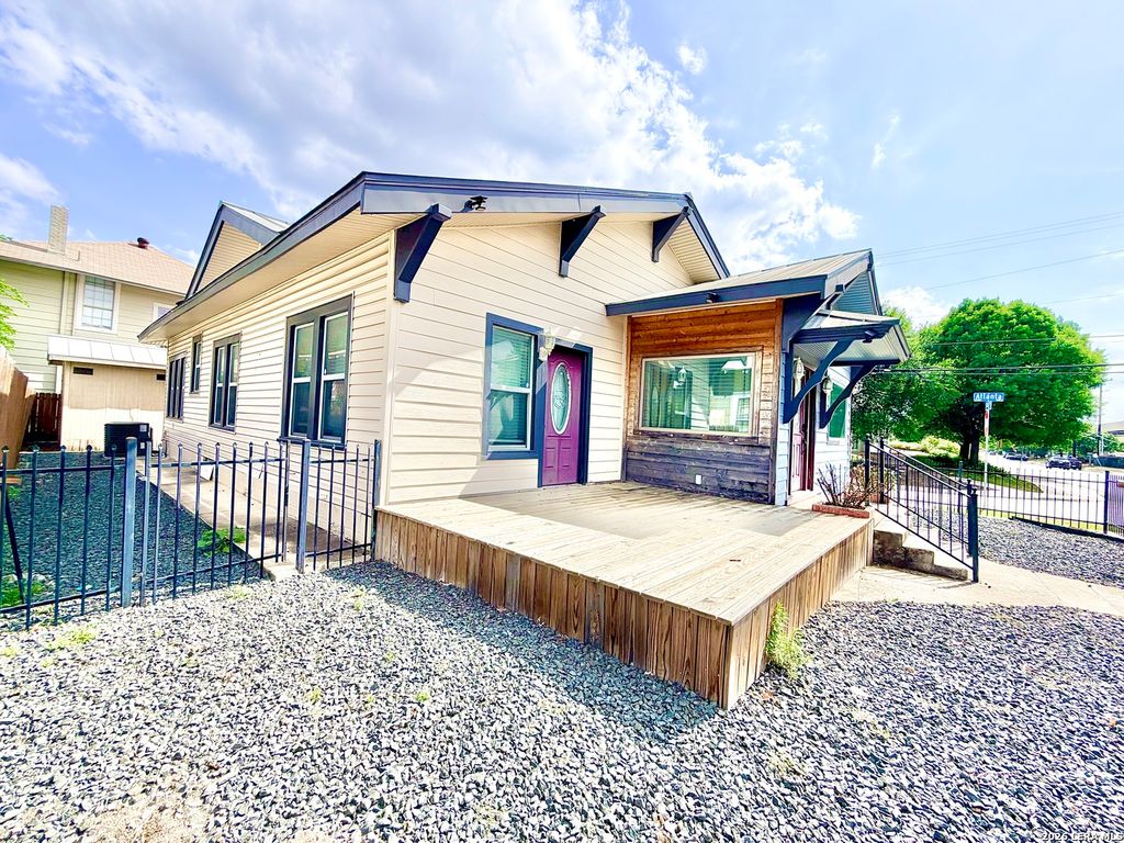 Photo of 702 E EUCLID AVE, San Antonio, TX 78212 (MLS # 1961455)