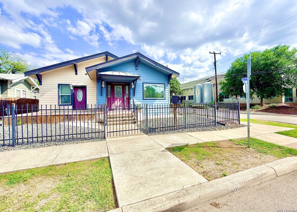 Photo of 702 E EUCLID AVE, San Antonio, TX 78212 (MLS # 1961455)