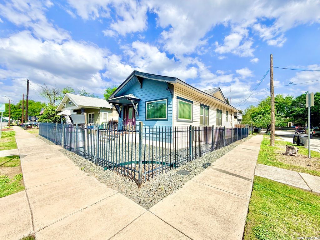 Photo of 702 E EUCLID AVE, San Antonio, TX 78212 (MLS # 1961455)