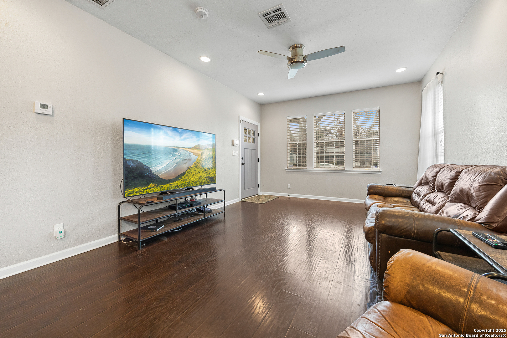 1115 W Kings Hwy