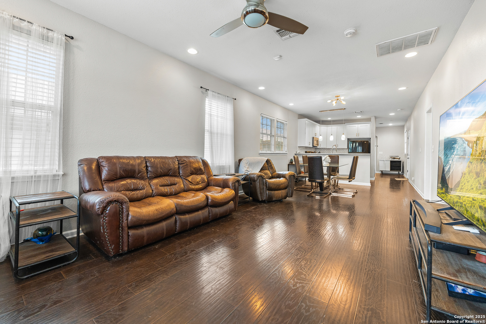 1115 W Kings Hwy