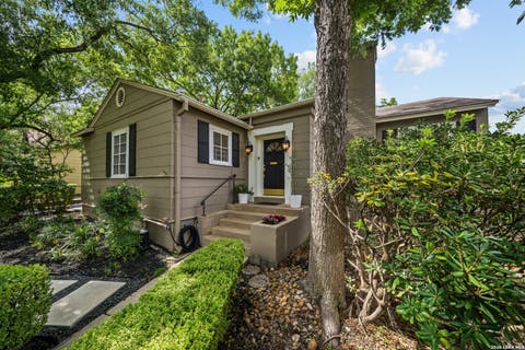Property photo of 330 W Agarita Ave, San Antonio, TX 78212