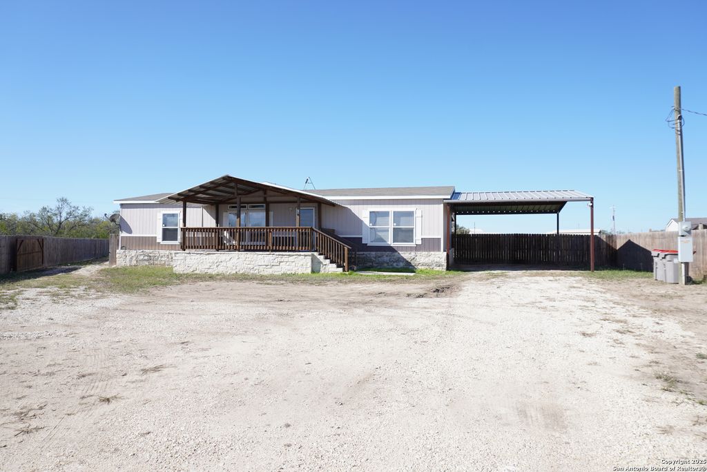 Photo of 70 GALLINAS CREEK RD, Pleasanton, TX 78064 (MLS # 1927469)