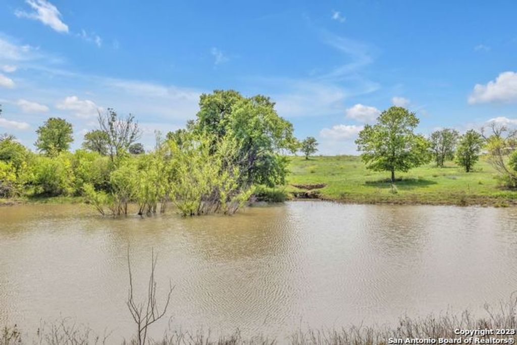 Photo of 16547 E GABLE RD, St Hedwig, TX 78152 (MLS # 1897379)