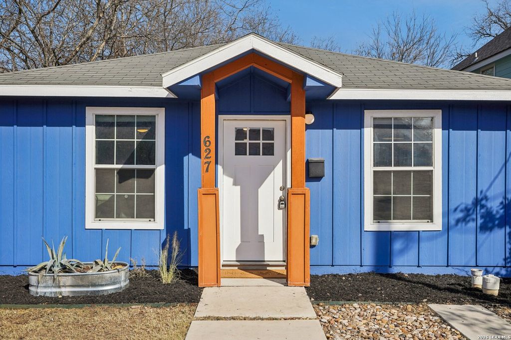 Photo of 627 Blaine, San Antonio, TX 78202 (MLS # 1937873)