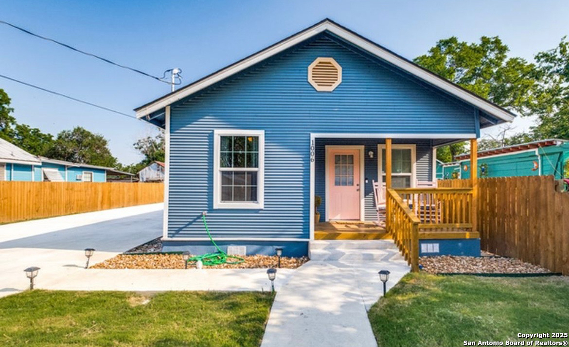 1006 CENTER ST