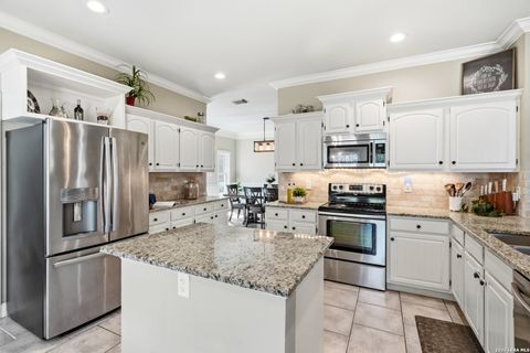 13314 Galicia Universal City TX 78148