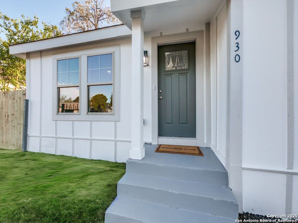 Photo of 930 Schley Ave, San Antonio, TX 78210 (MLS # 1925100)