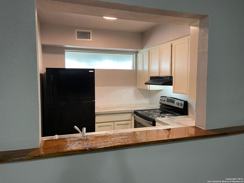 Photo of 520 GENTLEMAN 8 #8, San Antonio, TX 78201 (MLS # 1913955)