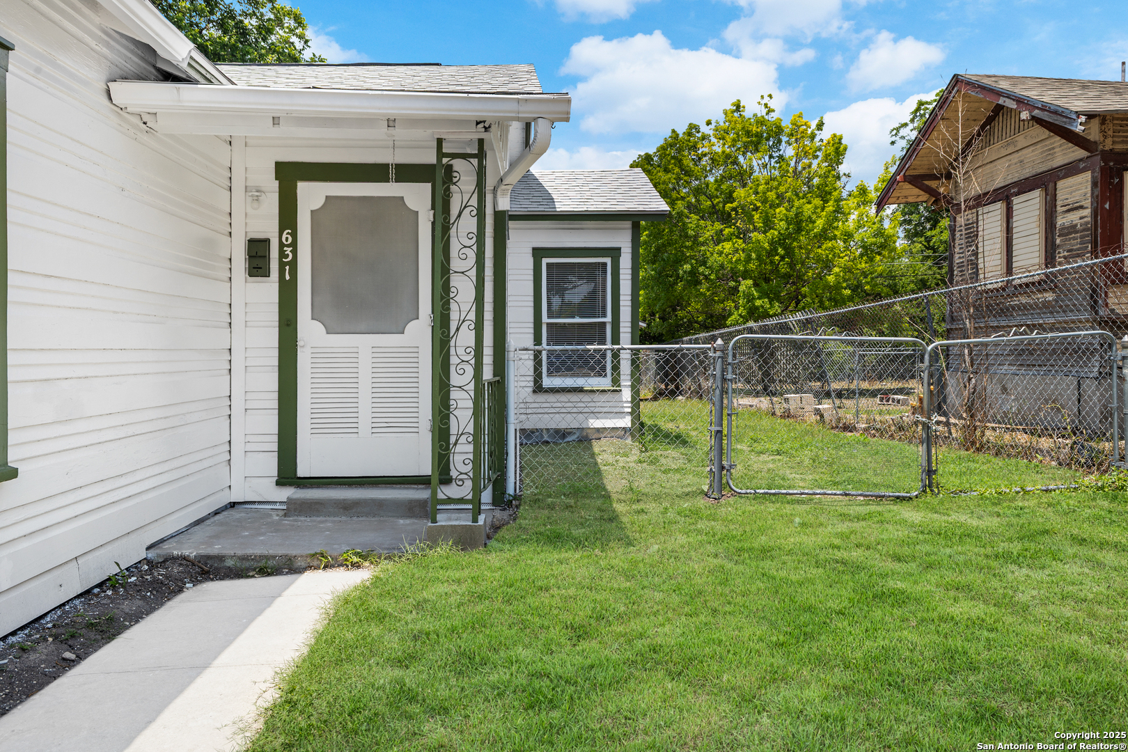 631 W Magnolia