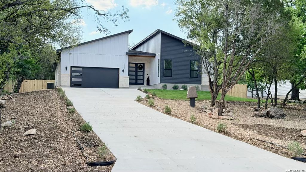 Photo of 120 RIVER VIEW DR, Boerne, TX 78006 (MLS # 1956231)