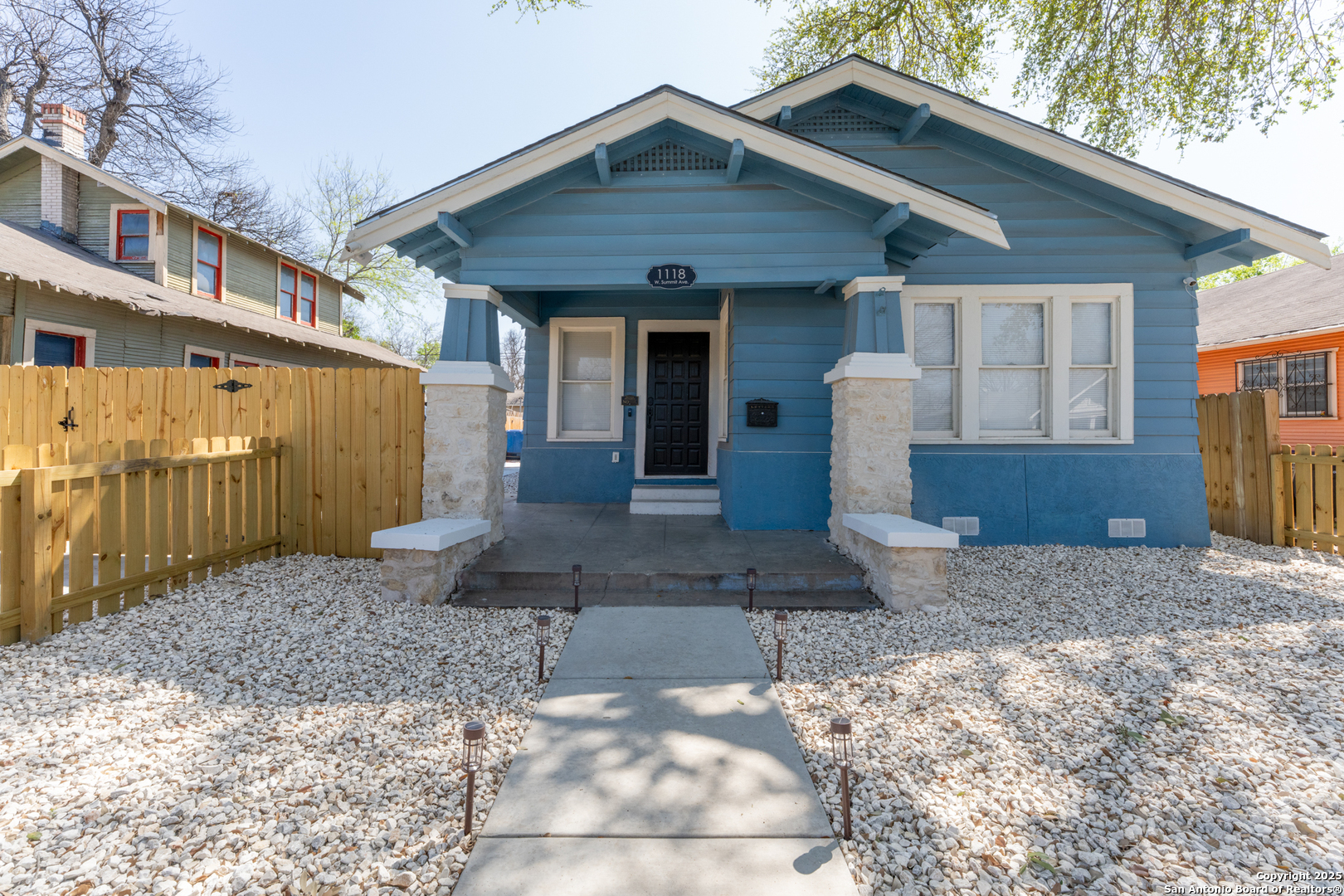 1118 W Summit Ave