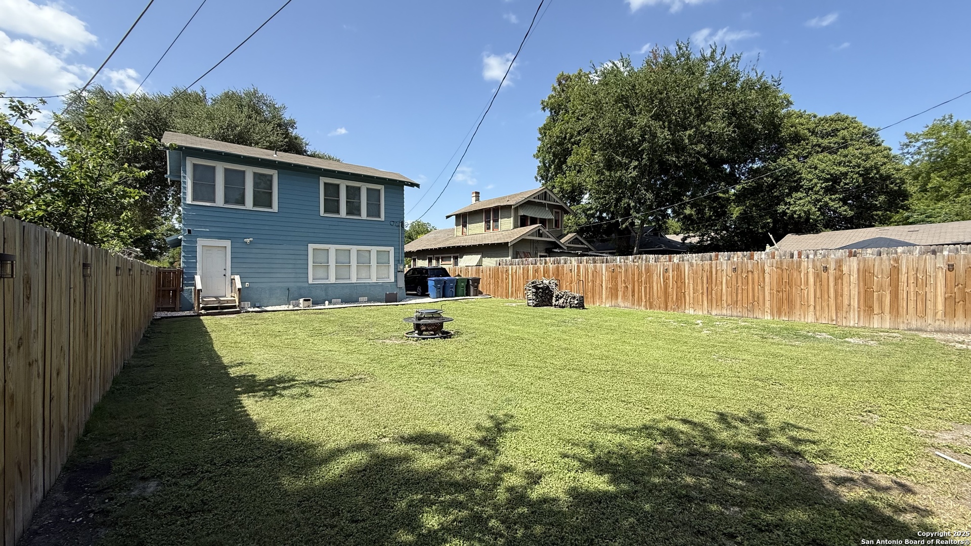 1118 W Summit Ave