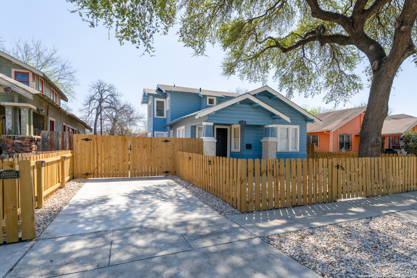 1118 W Summit Ave