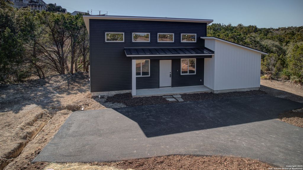 Photo of 252 LEXINGTON PASS, Canyon Lake, TX 78133 (MLS # 1920875)