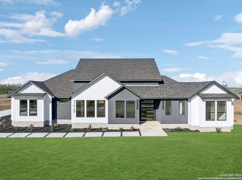 Photo of 179 Hidden Ranch Ln, Floresville, TX 78114 (MLS # 1929830)