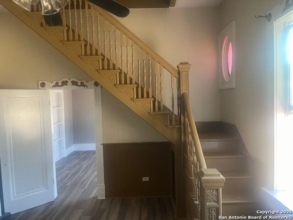 Photo of 1401 N Trinity, San Antonio, TX 78207 (MLS # 1891770)