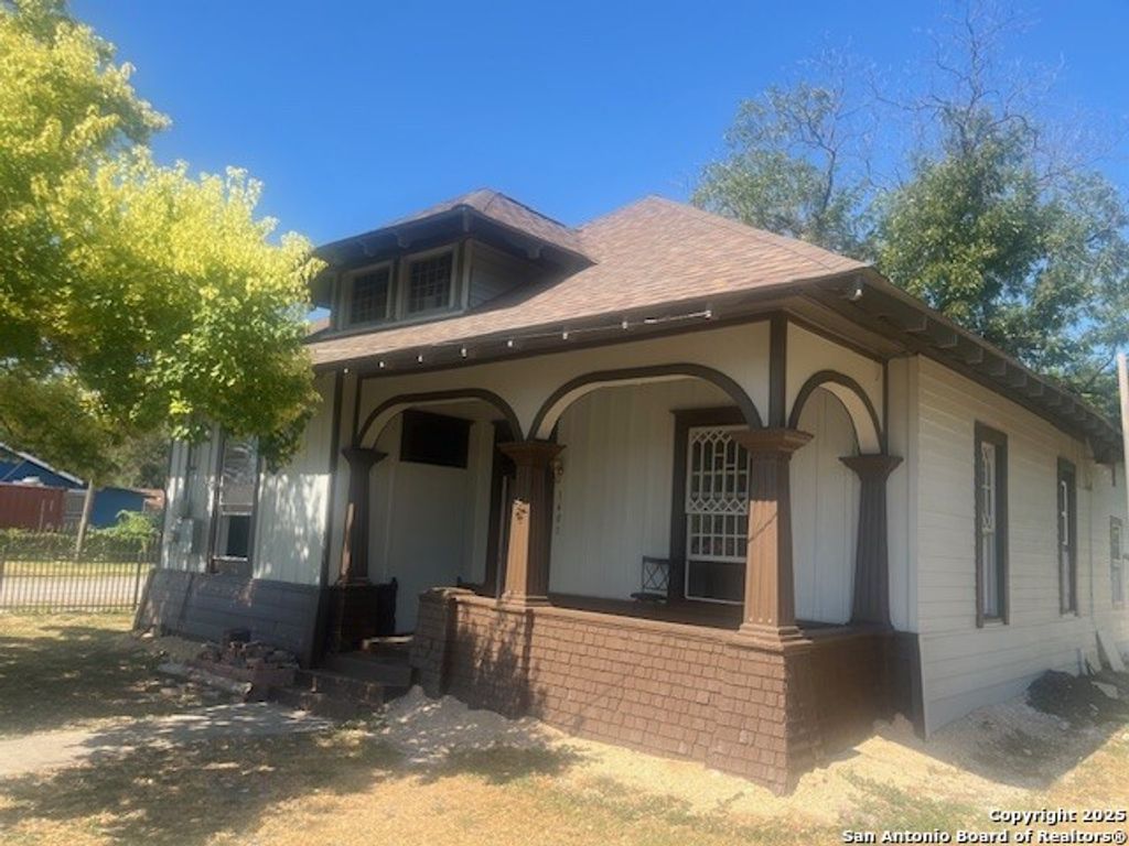 Photo of 1401 N Trinity, San Antonio, TX 78207 (MLS # 1891770)