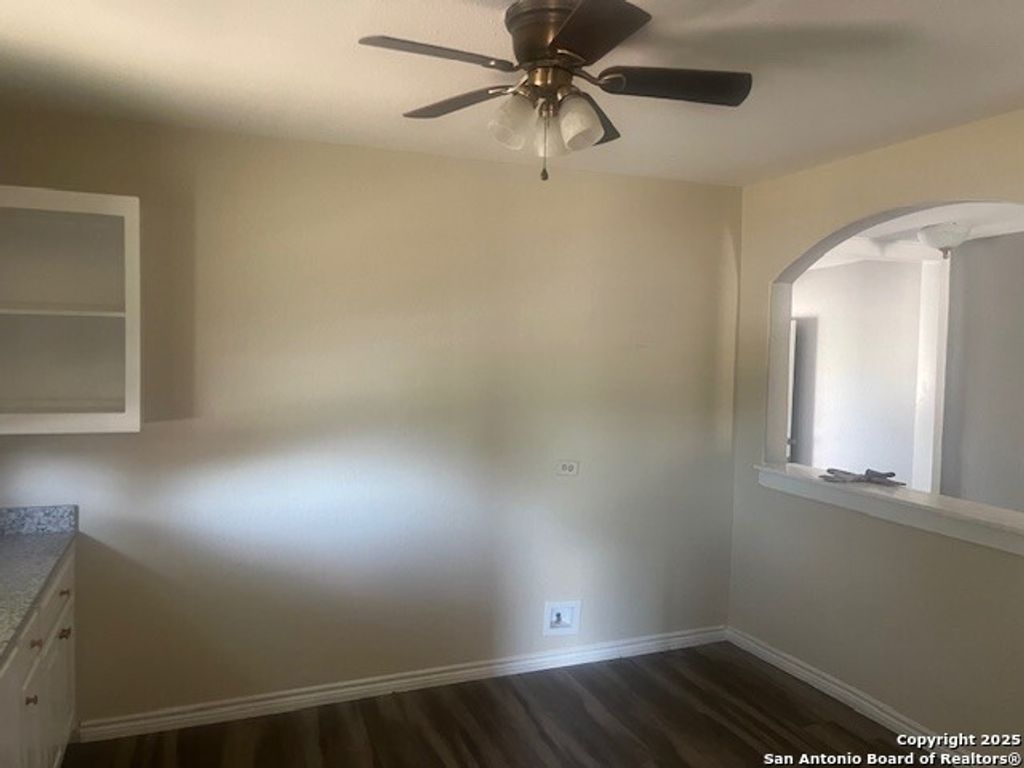 Photo of 1401 N Trinity, San Antonio, TX 78207 (MLS # 1891770)