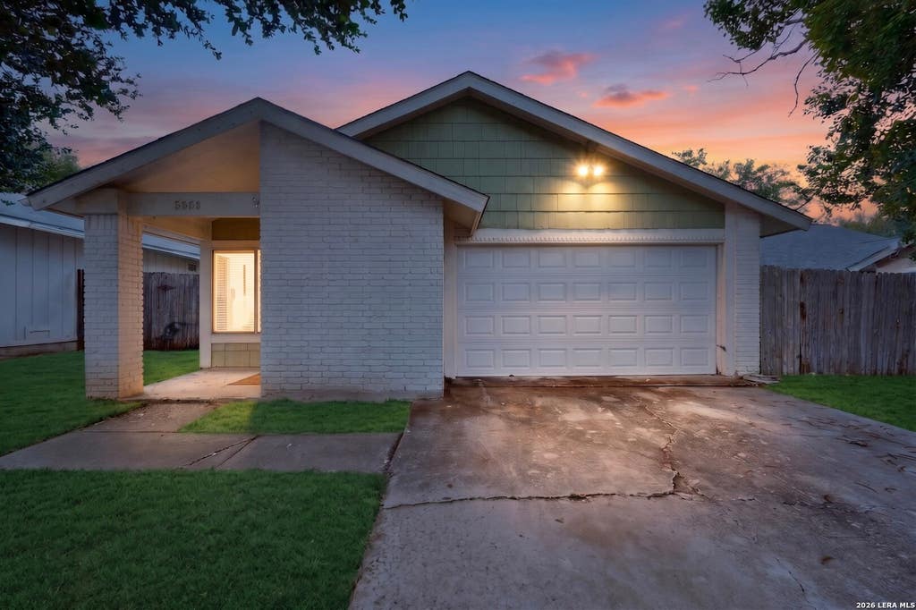 Photo of 5558 Kissing Oak, San Antonio, TX 78247 (MLS # 1990654)