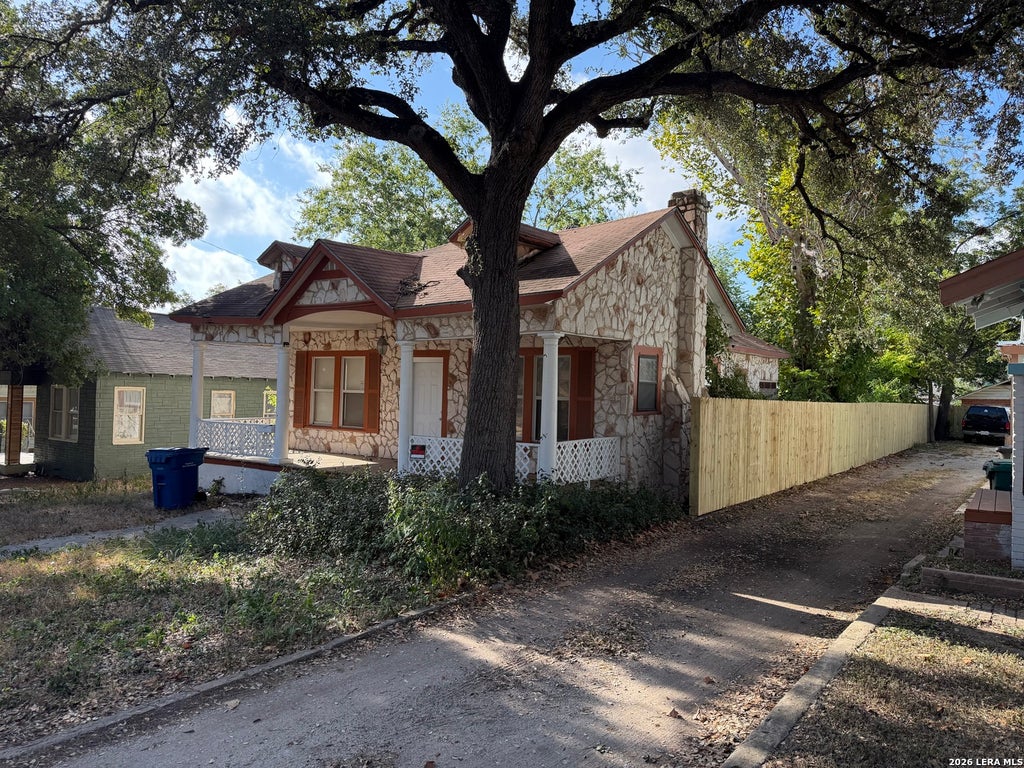 Photo of 1214 KAYTON AVE, San Antonio, TX 78210 (MLS # 2015014)