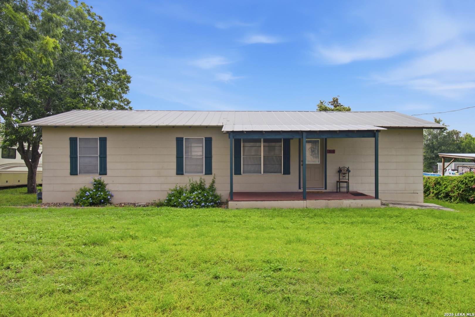 Photo 1 of 18 — 305 W MAVERICK ST, Falls City, TX 78113