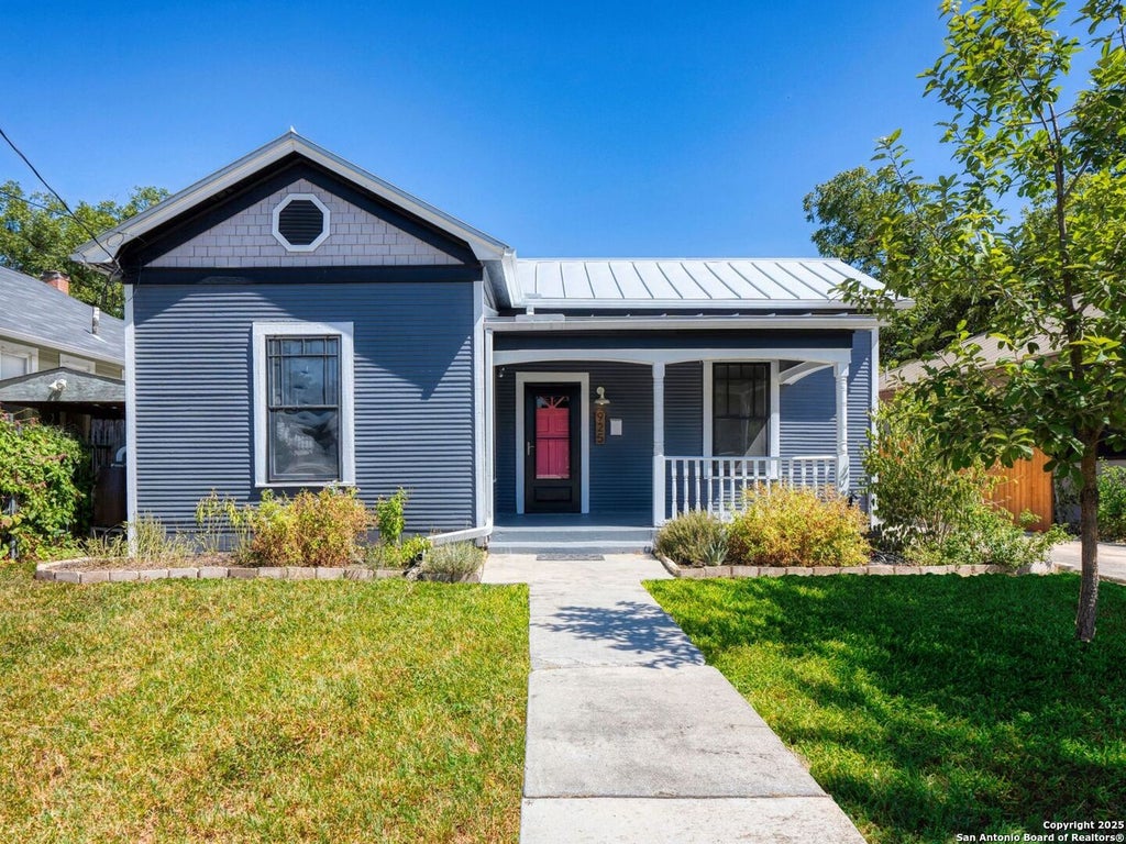 Photo of 925 LAMAR ST, San Antonio, TX 78202 (MLS # 2023711)