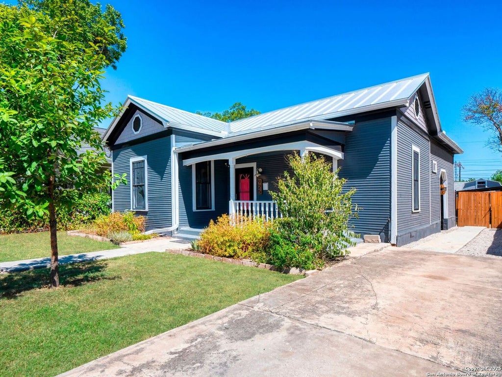 Photo of 925 LAMAR ST, San Antonio, TX 78202 (MLS # 2023711)