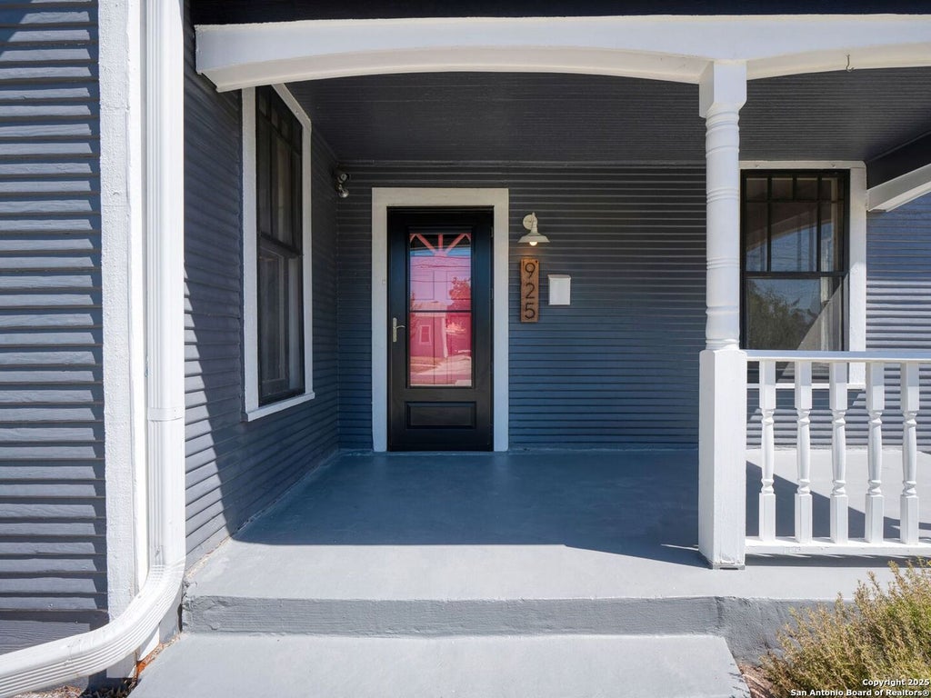 Photo of 925 LAMAR ST, San Antonio, TX 78202 (MLS # 2023711)
