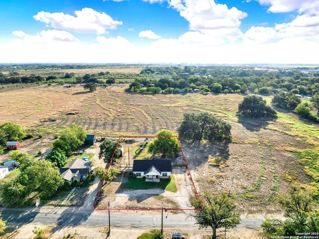 Photo of 1301 Avenue H, Hondo, TX 78861 (MLS # 1914774)
