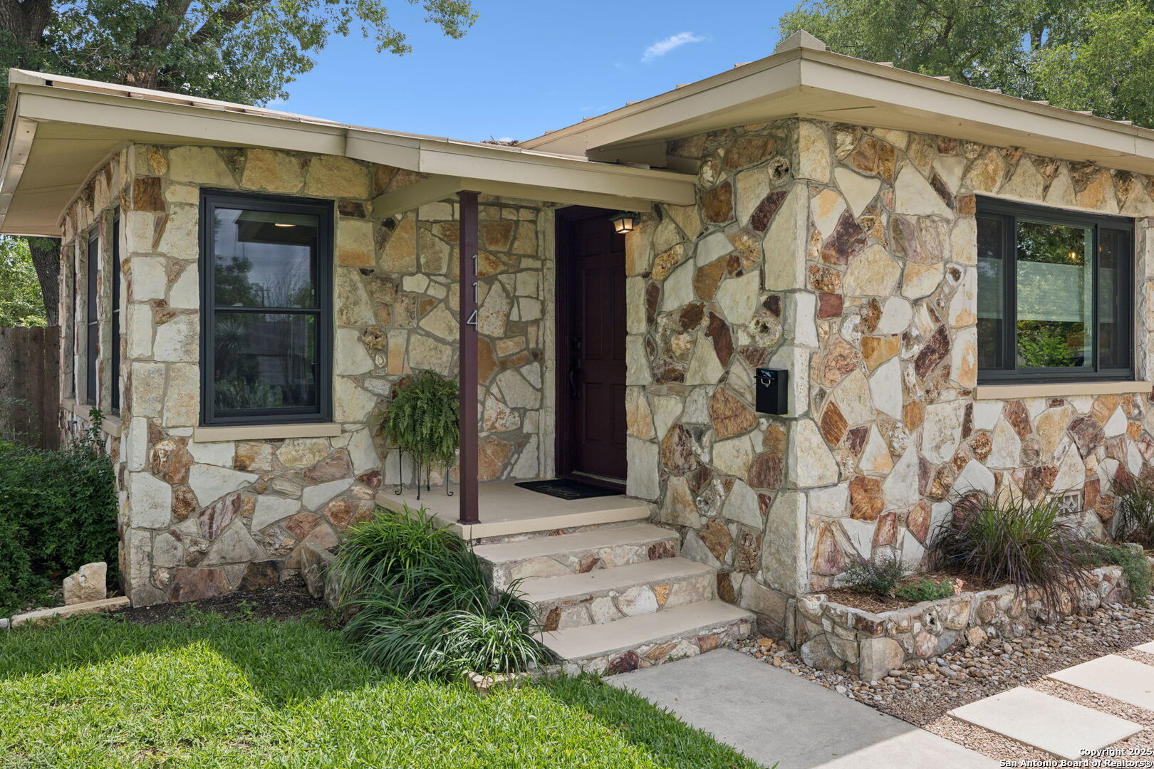 114 Blakeley Dr