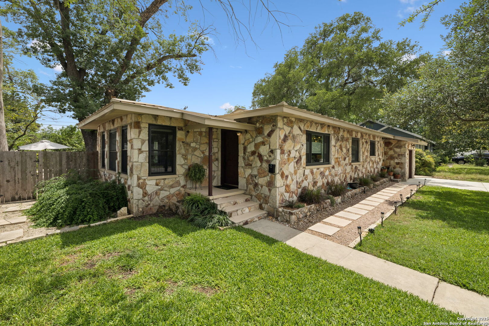 114 Blakeley Dr