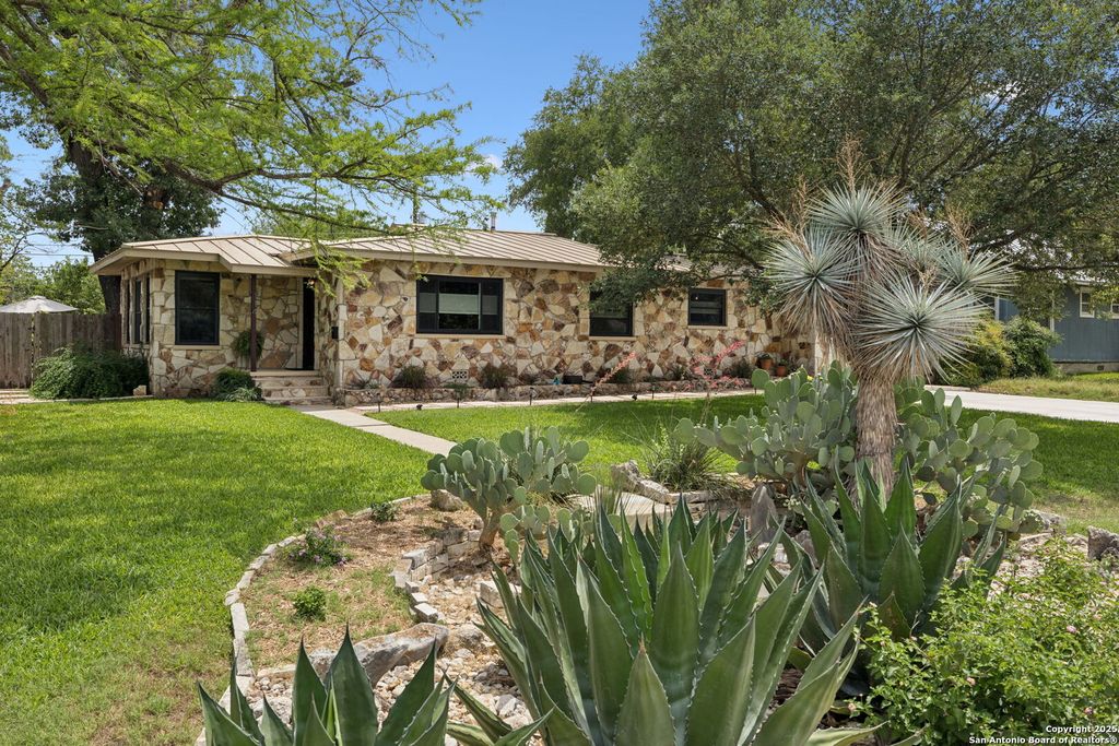 Photo of 114 Blakeley Dr, San Antonio, TX 78209 (MLS # 1872934)