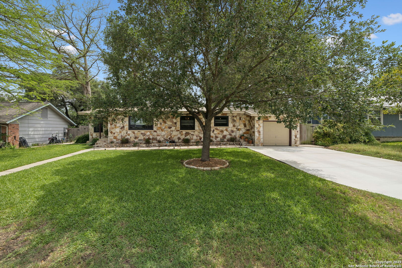 114 Blakeley Dr