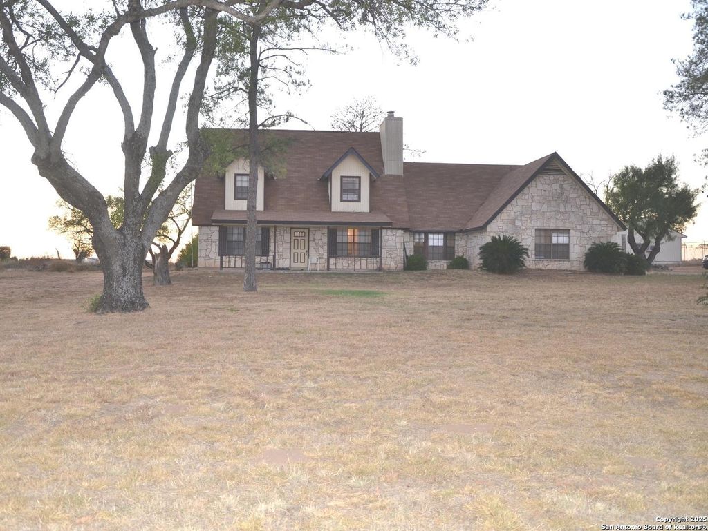Photo of 115B Littleton, Devine, TX 78016 (MLS # 1915270)