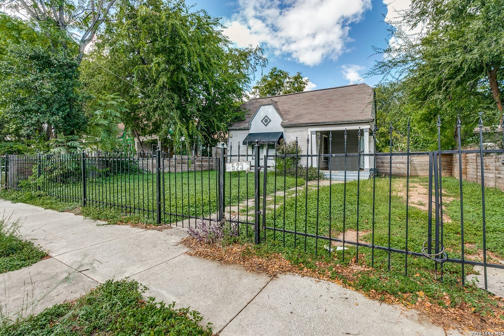 Photo of 523 E MAGNOLIA AVE, San Antonio, TX 78212 (MLS # 2023980)