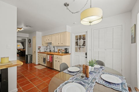 Property photo of 7926 Broadway 102, San Antonio, TX 78209