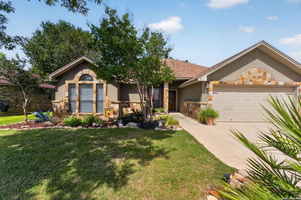Photo of 317 Yorktown, Pleasanton, TX 78064 (MLS # 1965645)