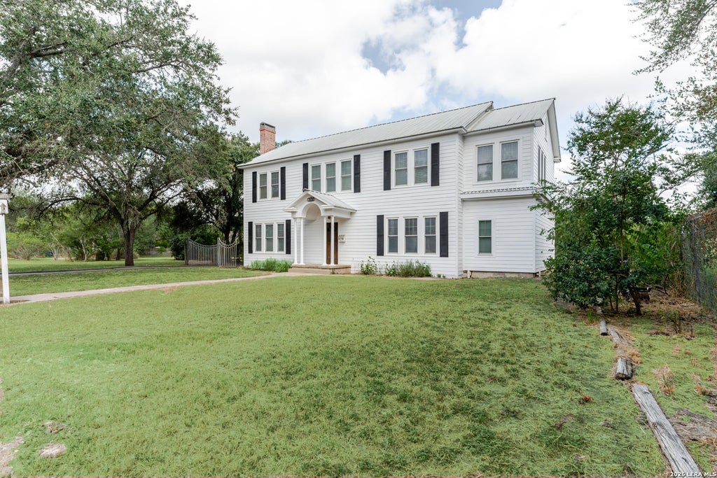 Photo of 205 E CLEVELAND ST, Beeville, TX 78102 (MLS # 2022906)